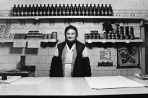 Výlohy pražských obchodů očima fotografky Iren Stehli. Cizinci nechápali